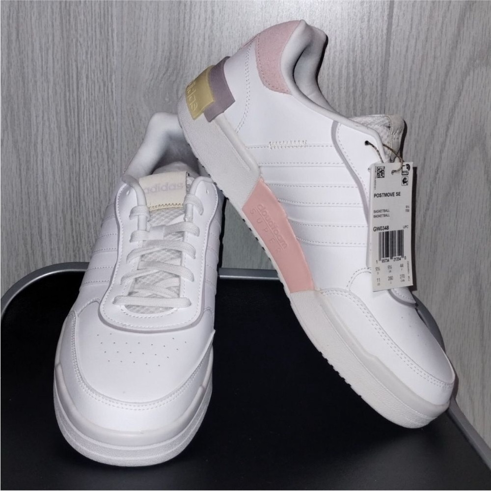 NWOT:Adidas Postmove SE sneaker